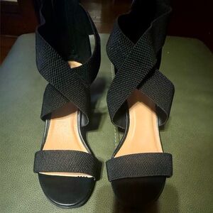 Tommy Bahama Criss Cross Back Zip Sandals Size 8M, EUC